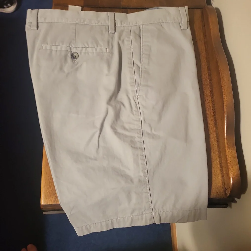 Banana Republic shorts. Lightly used. Size 34 - Picture 2 of 3